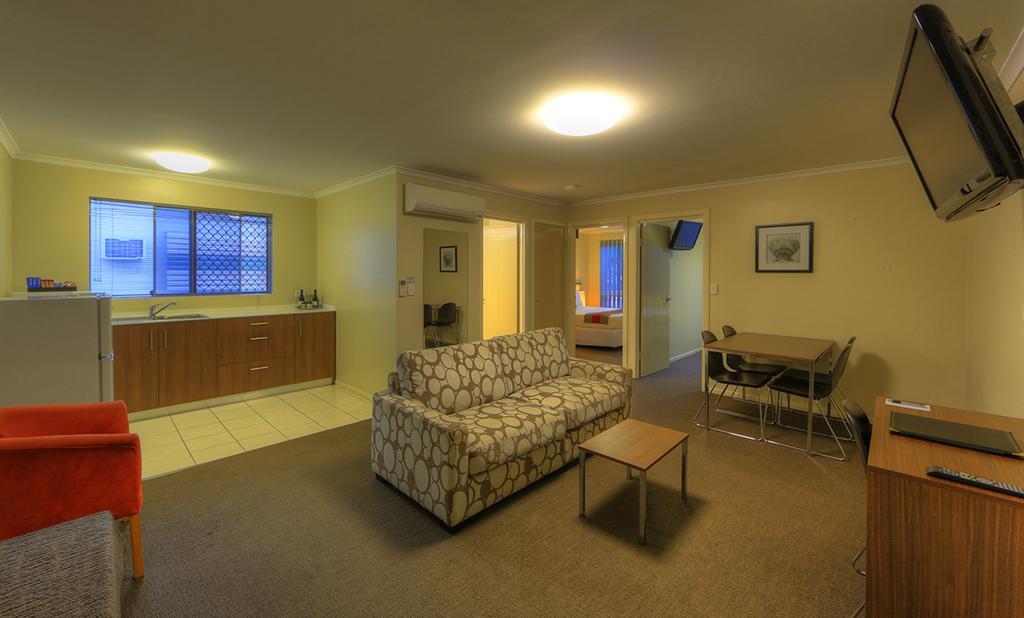 Tropixx Motel Ingham Bagian luar foto