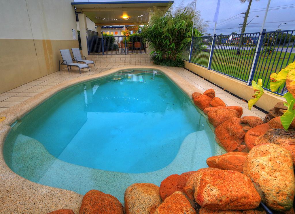Tropixx Motel Ingham Bagian luar foto