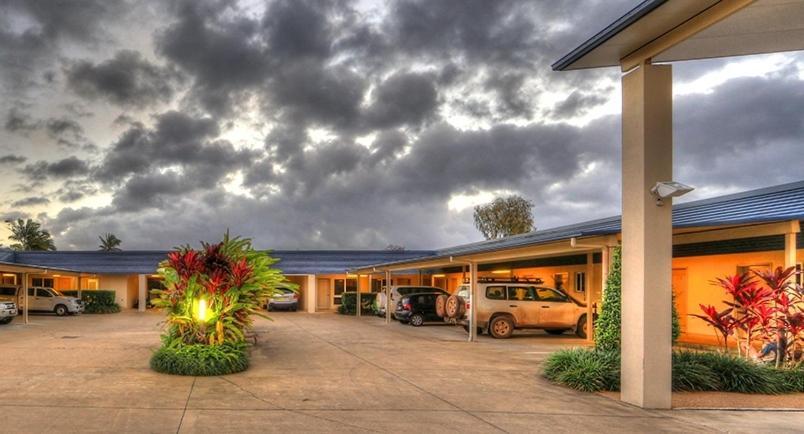 Tropixx Motel Ingham Bagian luar foto