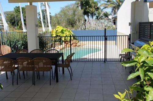 Tropixx Motel Ingham Bagian luar foto